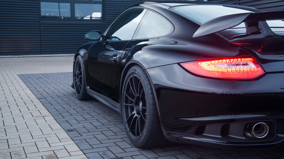 PORSCHE 911 GT2 RS