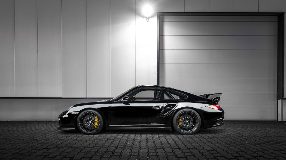 PORSCHE 911 GT2 RS